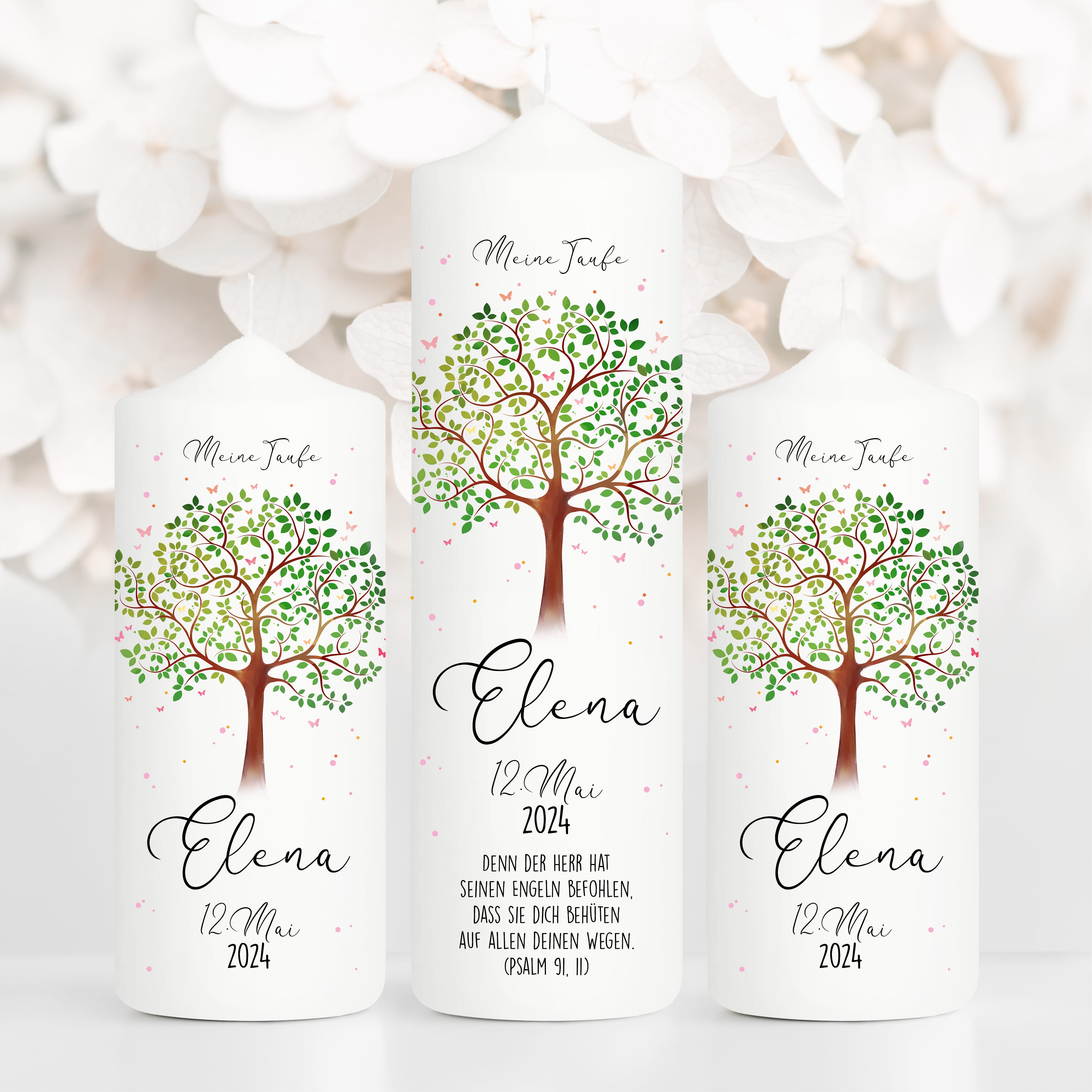 Auf dem Bild ist das Produkt: Taufkerze Lebensbaum Schmetterling Junge Mädchen Baum Schmetterlinge bedruckt mit Namen, Datum und Taufspruch zum Preis von €6.40 abgebildet.