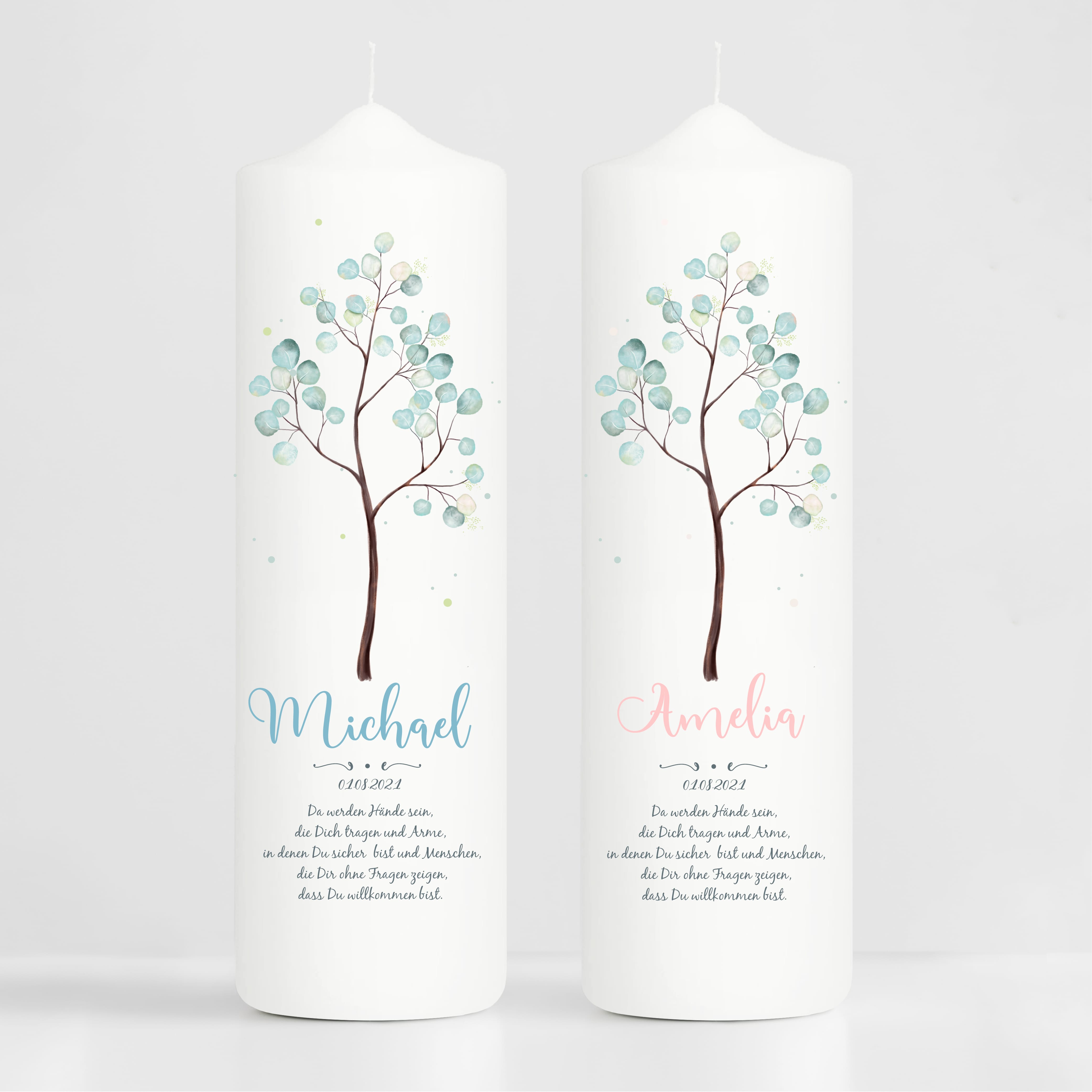 Taufkerze Junge Mädchen Baum Lebensbaum pastell bedruckt mit Namen, Datum und auf Wunsch eigenem, vorgegebenem oder keinem Taufspruch Auf dem Bild ist das Produkt: Taufkerze Junge Mädchen Baum Lebensbaum pastell bedruckt mit Namen, Datum und auf Wunsch eigenem, vorgegebenem oder keinem Taufspruch zum Preis von €5.90 abgebildet.