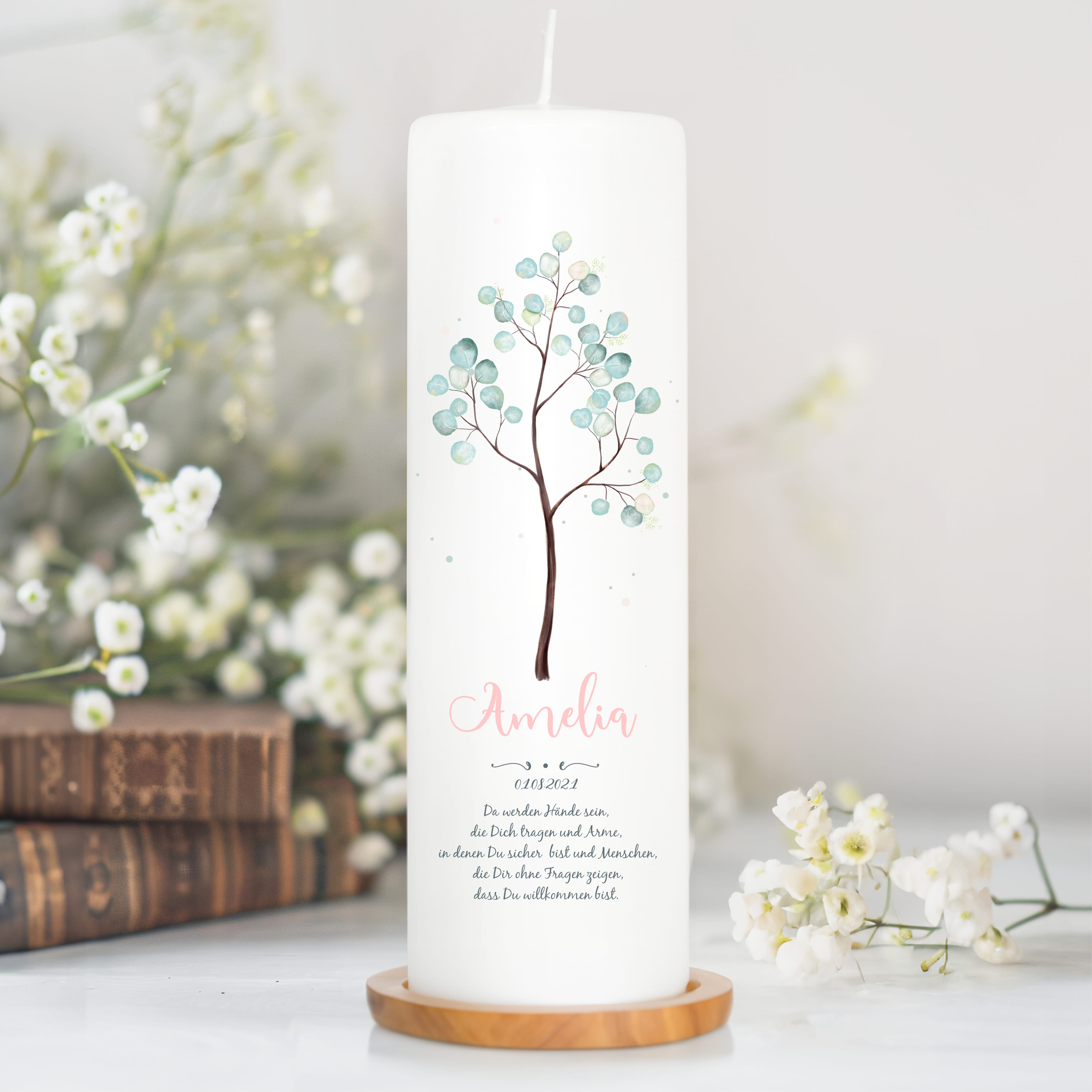 Taufkerze Junge Mädchen Baum Lebensbaum pastell bedruckt mit Namen, Datum und auf Wunsch eigenem, vorgegebenem oder keinem Taufspruch Auf dem Bild ist das Produkt: Taufkerze Junge Mädchen Baum Lebensbaum pastell bedruckt mit Namen, Datum und auf Wunsch eigenem, vorgegebenem oder keinem Taufspruch zum Preis von €5.90 abgebildet.