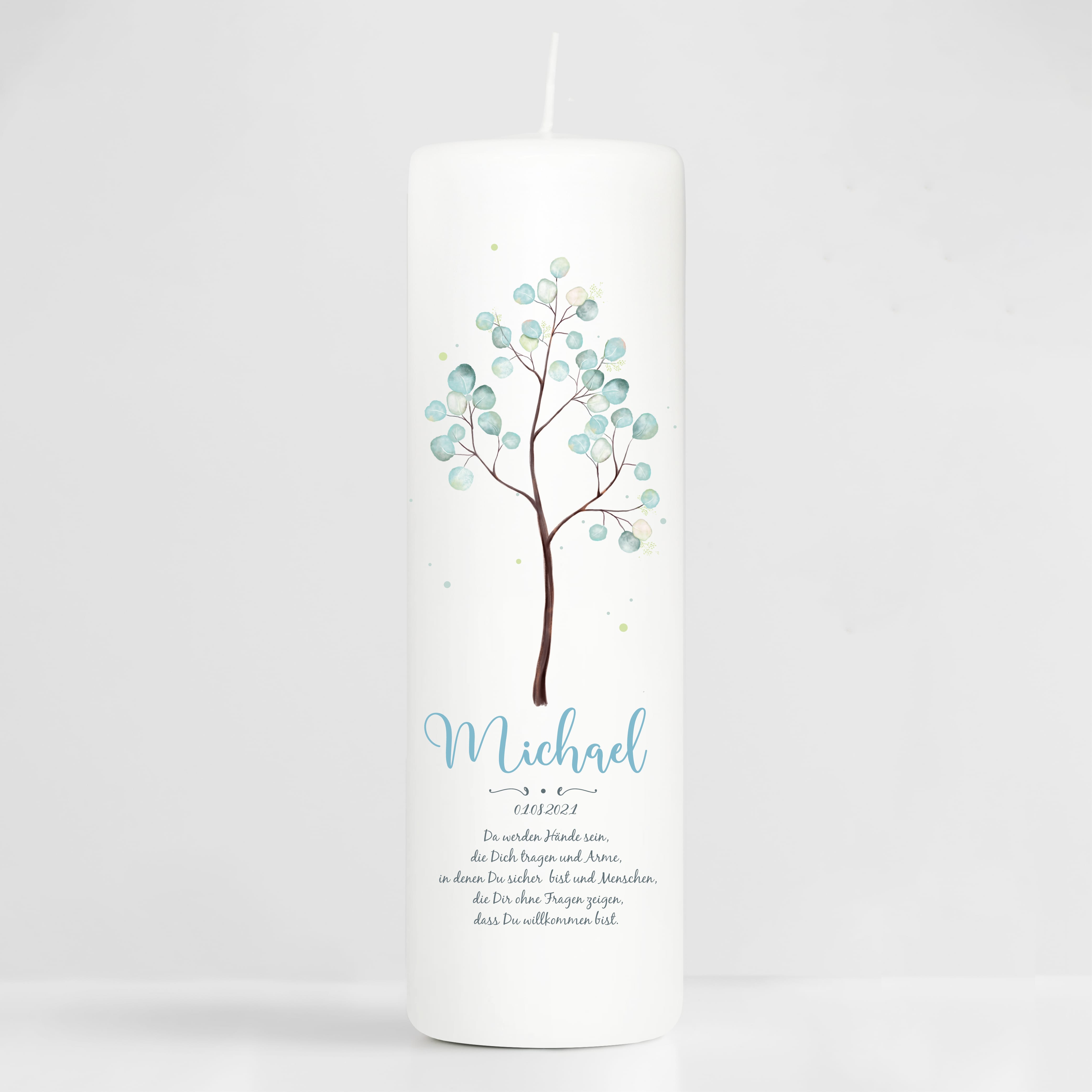 Taufkerze Junge Mädchen Baum Lebensbaum pastell bedruckt mit Namen, Datum und auf Wunsch eigenem, vorgegebenem oder keinem Taufspruch Auf dem Bild ist das Produkt: Taufkerze Junge Mädchen Baum Lebensbaum pastell bedruckt mit Namen, Datum und auf Wunsch eigenem, vorgegebenem oder keinem Taufspruch zum Preis von €5.90 abgebildet.