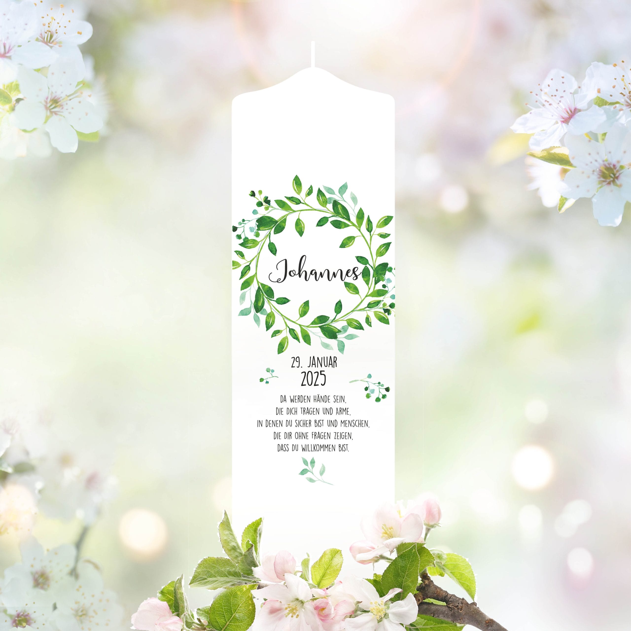 Taufkerze Kranz Kerze zur Taufe bedruckt mit Namen Datum und auf Wunsch eigenem vorgegebenem oder keinem Taufspruch Auf dem Bild ist das Produkt: Taufkerze Kranz Kerze zur Taufe bedruckt mit Namen Datum und auf Wunsch eigenem vorgegebenem oder keinem Taufspruch zum Preis von €5.9 abgebildet.