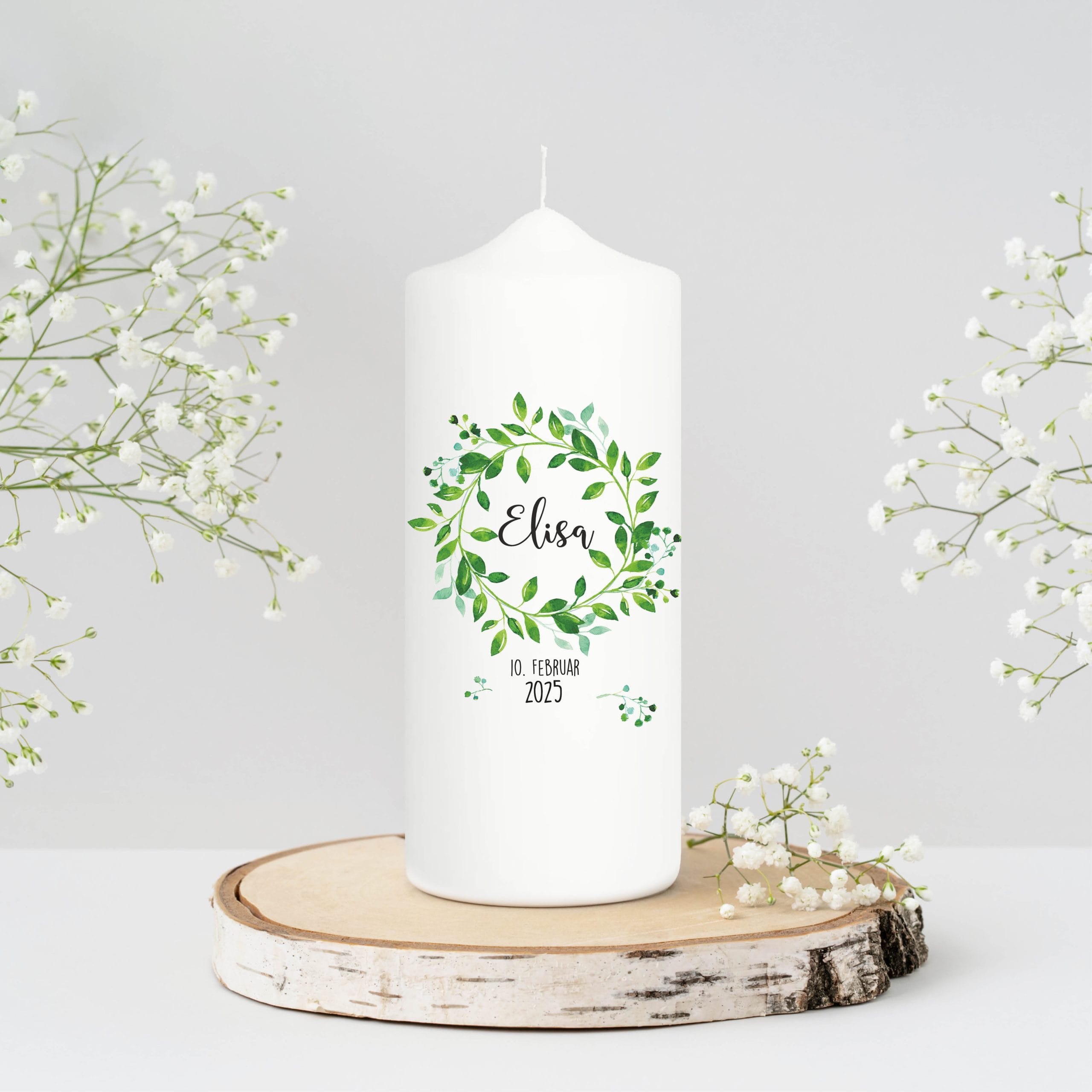 Taufkerze Kranz Kerze zur Taufe bedruckt mit Namen Datum und auf Wunsch eigenem vorgegebenem oder keinem Taufspruch Auf dem Bild ist das Produkt: Taufkerze Kranz Kerze zur Taufe bedruckt mit Namen Datum und auf Wunsch eigenem vorgegebenem oder keinem Taufspruch zum Preis von €5.9 abgebildet.