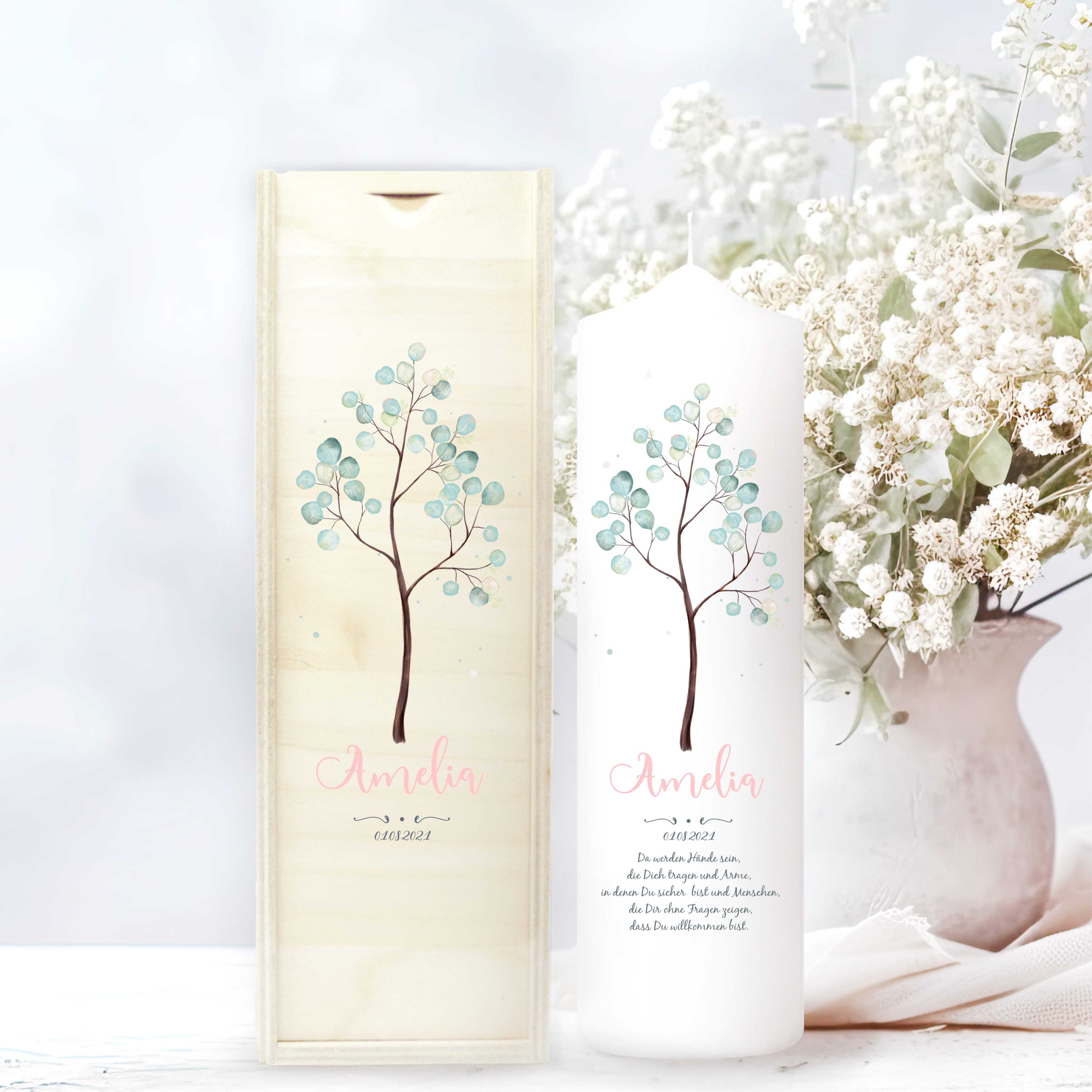 Taufkerze Junge Mädchen Baum Lebensbaum pastell bedruckt mit Namen, Datum und auf Wunsch eigenem, vorgegebenem oder keinem Taufspruch Auf dem Bild ist das Produkt: Taufkerze Junge Mädchen Baum Lebensbaum pastell bedruckt mit Namen, Datum und auf Wunsch eigenem, vorgegebenem oder keinem Taufspruch zum Preis von €5.90 abgebildet.