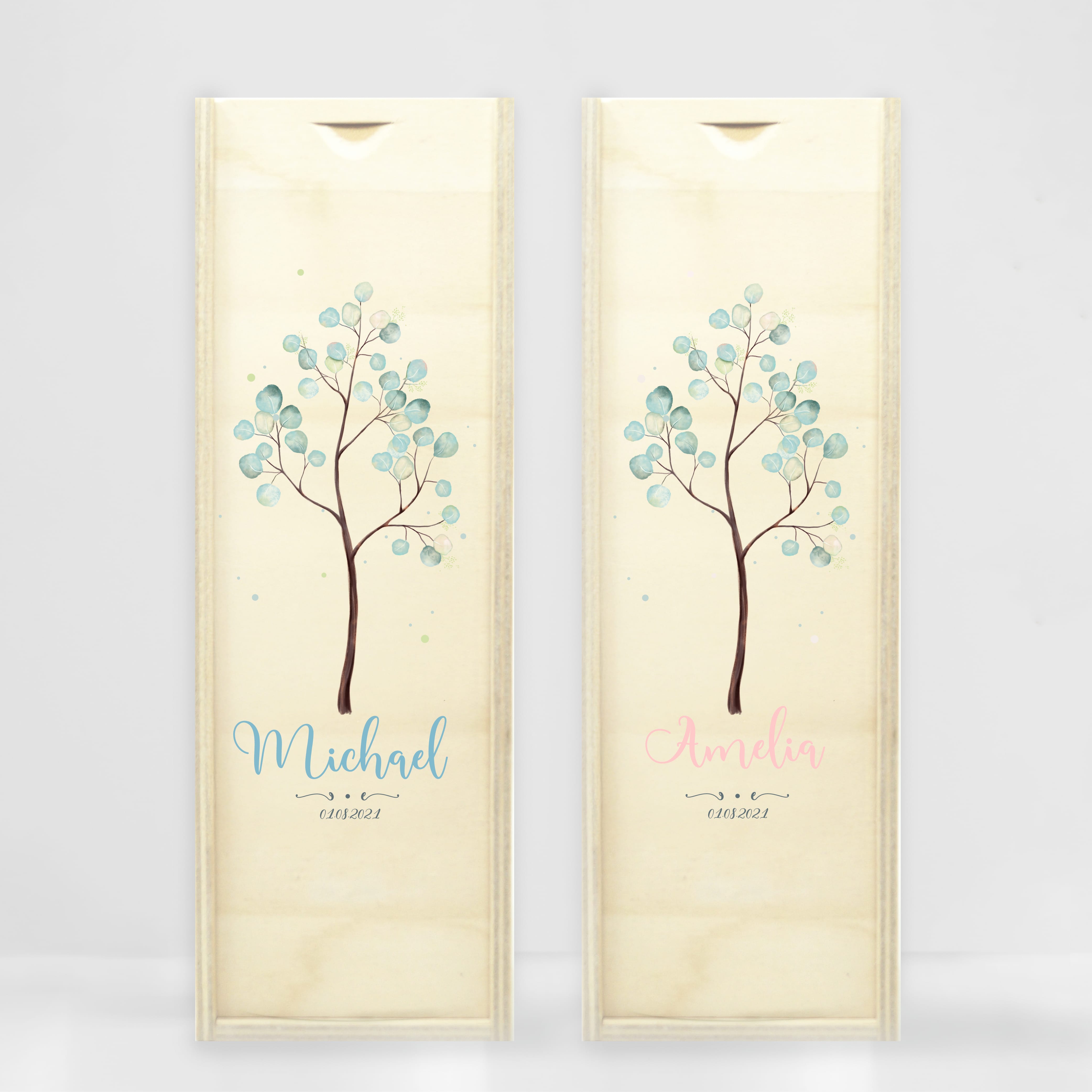 Taufkerze Junge Mädchen Baum Lebensbaum pastell bedruckt mit Namen, Datum und auf Wunsch eigenem, vorgegebenem oder keinem Taufspruch Auf dem Bild ist das Produkt: Taufkerze Junge Mädchen Baum Lebensbaum pastell bedruckt mit Namen, Datum und auf Wunsch eigenem, vorgegebenem oder keinem Taufspruch zum Preis von €5.90 abgebildet.