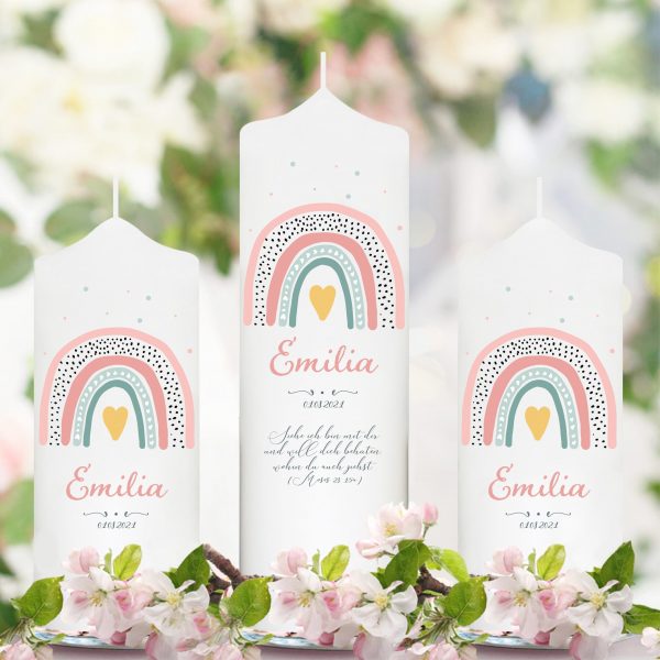 Auf dem Bild ist das Produkt: Taufkerze Kerze zur Taufe oder Kommunion Regenbogen bunt Taufspruch mit Wunschname & Datum zum Preis von €5.90 abgebildet.