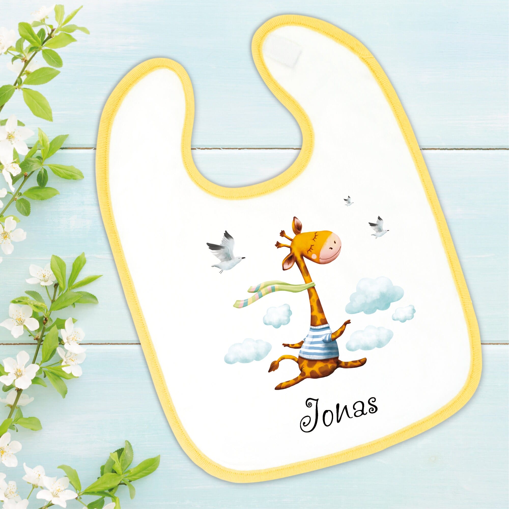 Bedrucktes Babylätzchen Giraffe Vögel Wolken mit Klettverschluss Wunschnamen Individuell Kinder Lätzchen Kleinkind Auf dem Bild ist das Produkt: Bedrucktes Babylätzchen Giraffe Vögel Wolken mit Klettverschluss Wunschnamen Individuell Kinder Lätzchen Kleinkind zum Preis von €14.9 abgebildet.