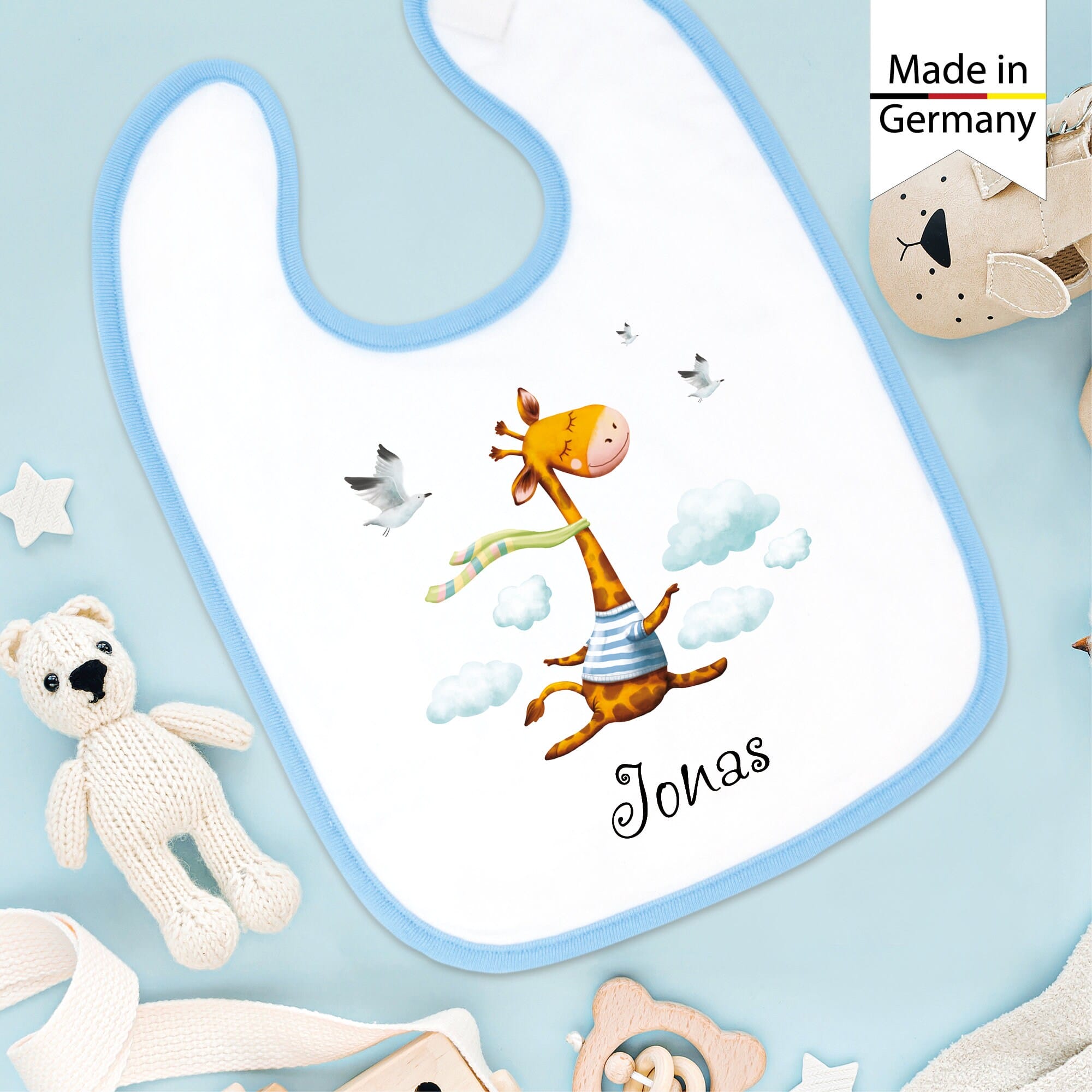 Bedrucktes Babylätzchen Giraffe Vögel Wolken mit Klettverschluss Wunschnamen Individuell Kinder Lätzchen Kleinkind Auf dem Bild ist das Produkt: Bedrucktes Babylätzchen Giraffe Vögel Wolken mit Klettverschluss Wunschnamen Individuell Kinder Lätzchen Kleinkind zum Preis von €14.9 abgebildet.