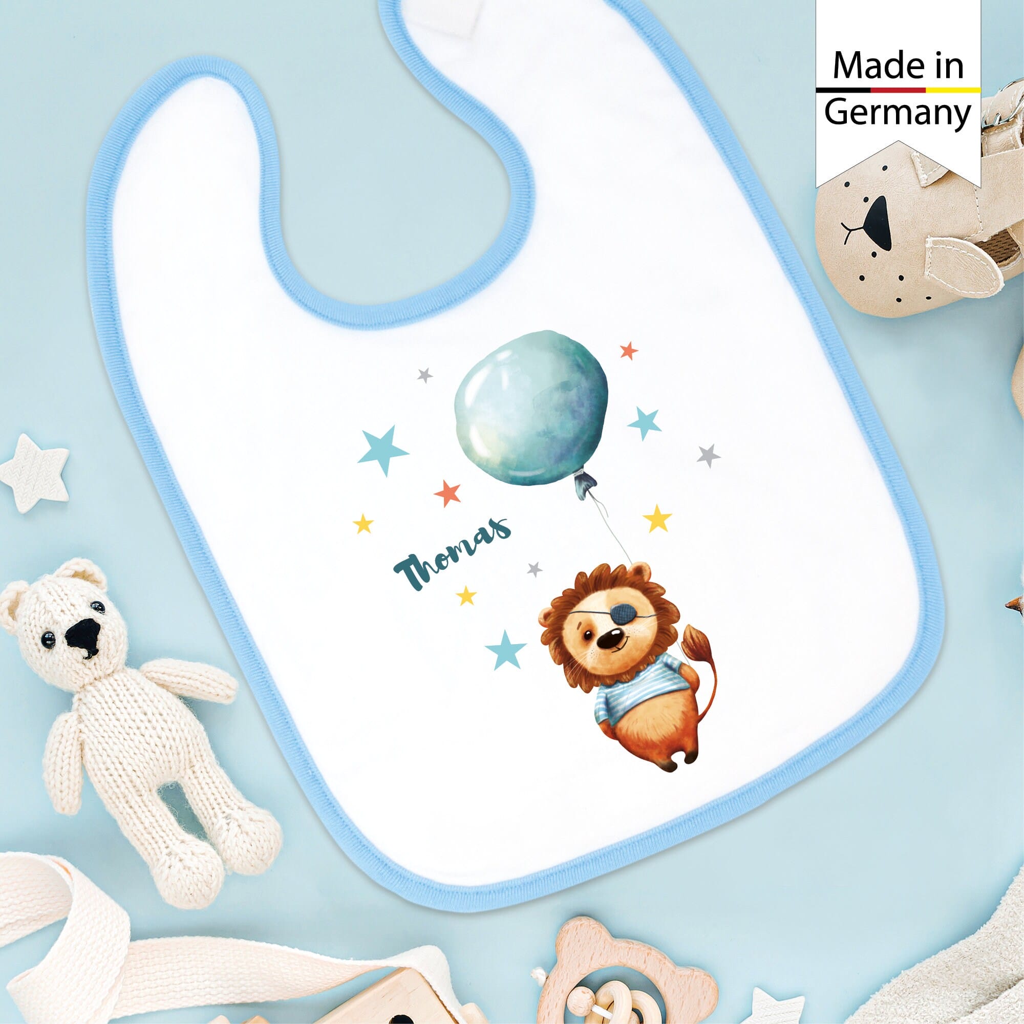 Bedrucktes Babylätzchen Löwe Luftballon Ballon Sterne mit Klettverschluss Wunschnamen Individuell Kinder Lätzchen Kleinkind Augenklappe Auf dem Bild ist das Produkt: Bedrucktes Babylätzchen Löwe Luftballon Ballon Sterne mit Klettverschluss Wunschnamen Individuell Kinder Lätzchen Kleinkind Augenklappe zum Preis von €14.9 abgebildet.
