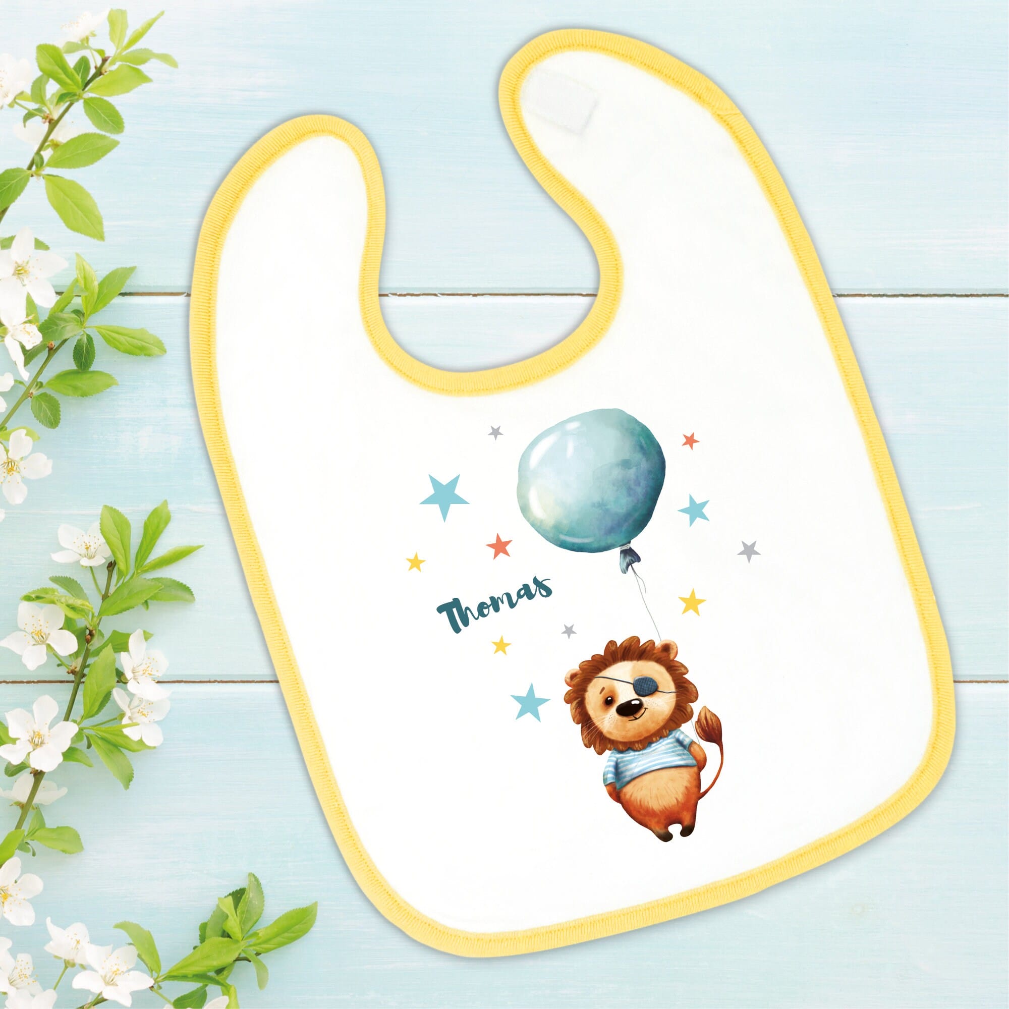 Bedrucktes Babylätzchen Löwe Luftballon Ballon Sterne mit Klettverschluss Wunschnamen Individuell Kinder Lätzchen Kleinkind Augenklappe Auf dem Bild ist das Produkt: Bedrucktes Babylätzchen Löwe Luftballon Ballon Sterne mit Klettverschluss Wunschnamen Individuell Kinder Lätzchen Kleinkind Augenklappe zum Preis von €14.9 abgebildet.