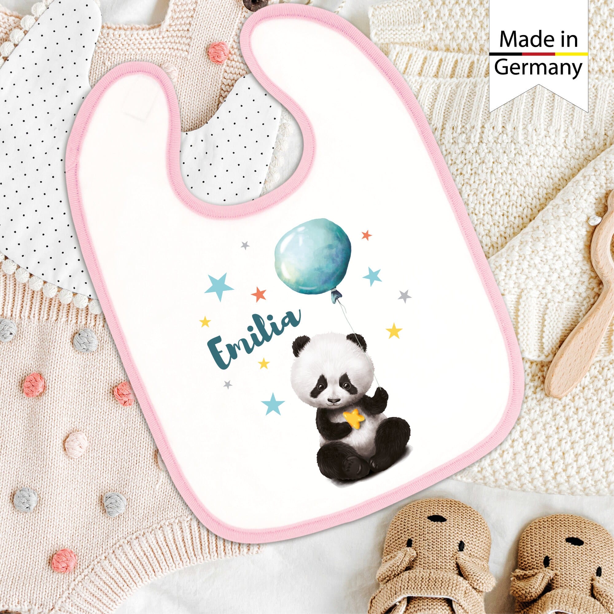 Bedrucktes Babylätzchen Panda Bär Luftballon Ballon Sterne mit Klettverschluss Wunschnamen Individuell Kinder Lätzchen Kleinkind Auf dem Bild ist das Produkt: Bedrucktes Babylätzchen Panda Bär Luftballon Ballon Sterne mit Klettverschluss Wunschnamen Individuell Kinder Lätzchen Kleinkind zum Preis von €14.9 abgebildet.