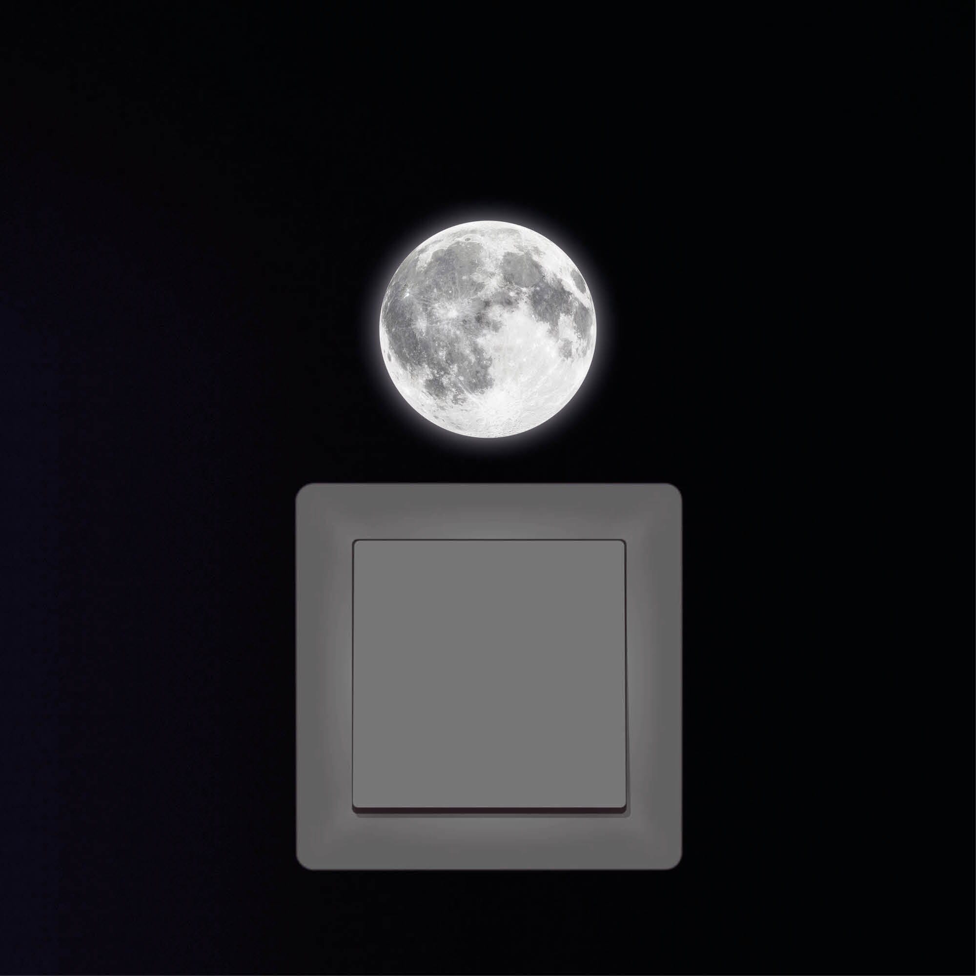 Leuchtaufkleber Kinderzimmer Mini 4,3 cm Mond im Dunklen Lichtschalter Auf dem Bild ist das Produkt: Leuchtaufkleber Kinderzimmer Mini 4,3 cm Mond im Dunklen Lichtschalter zum Preis von €3.9 abgebildet.