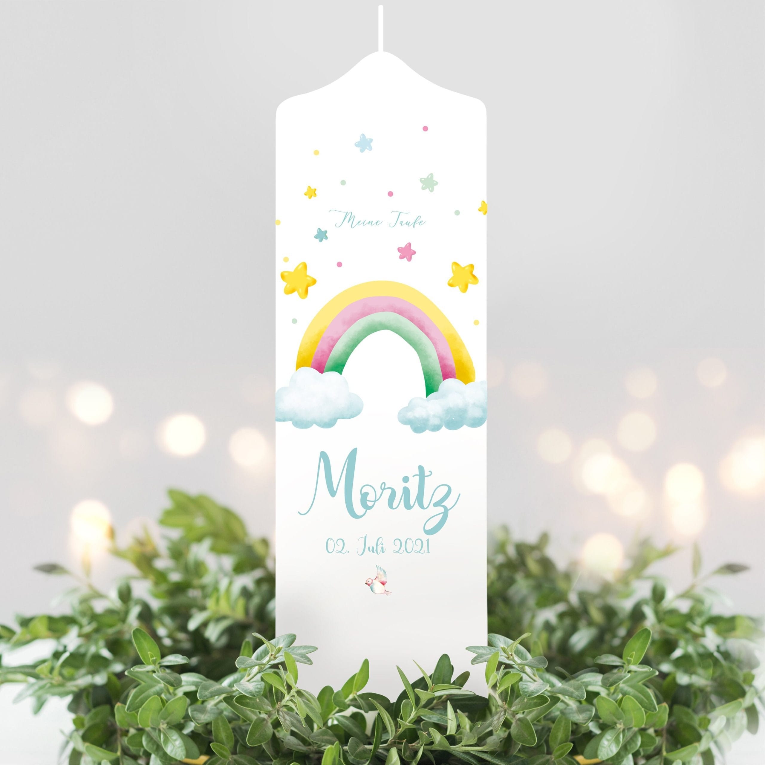 Taufkerze Junge Mädchen Regenbogen Wolken bunte Sterne bedruckt mit Namen, Datum und auf Wunsch eigenem, vorgegebenem oder keinem Taufspruch Auf dem Bild ist das Produkt: Taufkerze Junge Mädchen Regenbogen Wolken bunte Sterne bedruckt mit Namen, Datum und auf Wunsch eigenem, vorgegebenem oder keinem Taufspruch zum Preis von €6.4 abgebildet.