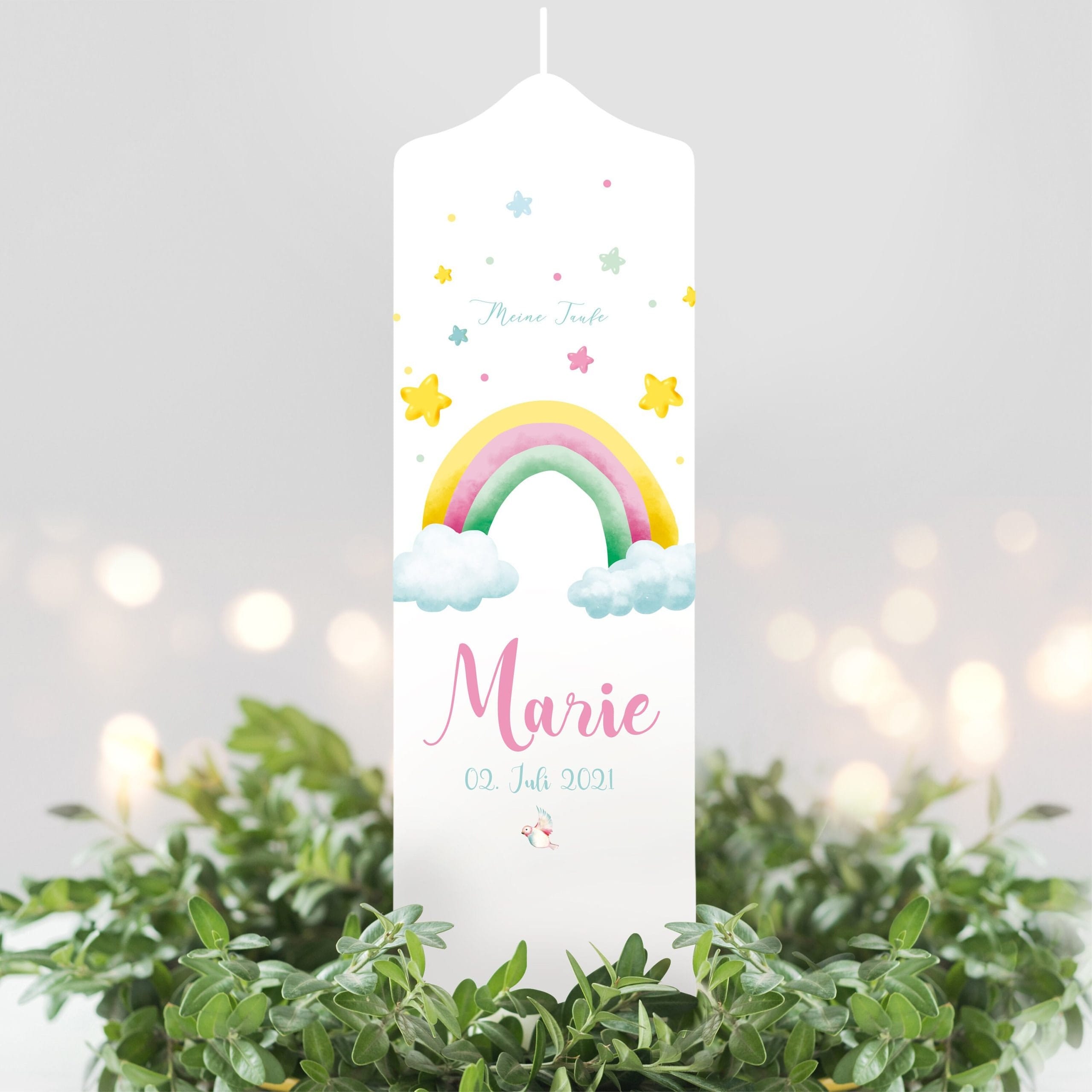 Taufkerze Junge Mädchen Regenbogen Wolken bunte Sterne bedruckt mit Namen, Datum und auf Wunsch eigenem, vorgegebenem oder keinem Taufspruch Auf dem Bild ist das Produkt: Taufkerze Junge Mädchen Regenbogen Wolken bunte Sterne bedruckt mit Namen, Datum und auf Wunsch eigenem, vorgegebenem oder keinem Taufspruch zum Preis von €6.4 abgebildet.