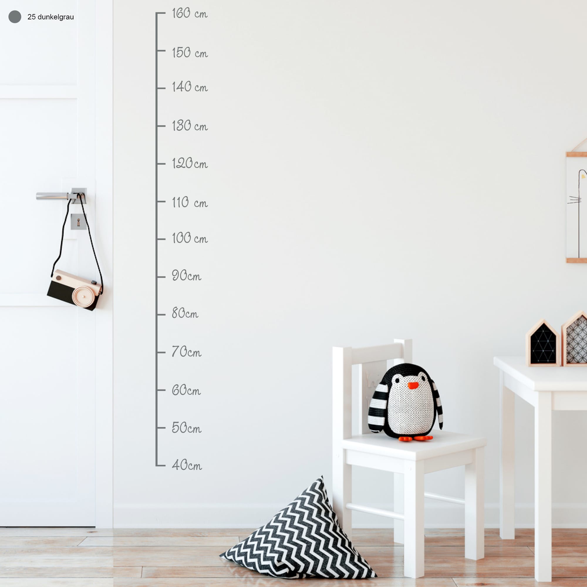 Auf dem Bild ist das Produkt: Wandtattoo Messlatte Maßband 40 – 160 cm konturgeschnitten – ohne Hintergrundfolie, 10 cm Abstand Maßband zum Preis von €18.90 abgebildet.