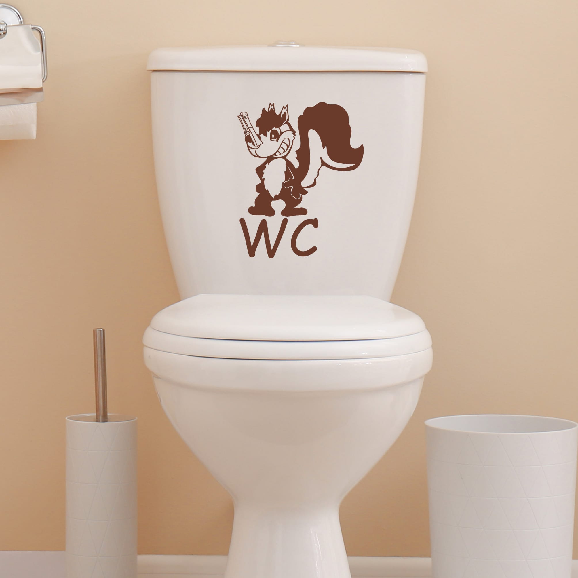 Auf dem Bild ist das Produkt: Türaufkleber Bad WC Stinktier mit Schriftzug Badezimmer Türschild selbstklebend, rückstandslos entfernbare Dekoration, 30 Farben zur Auswahl zum Preis von €13.90 abgebildet.